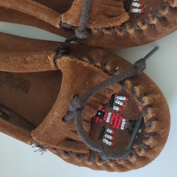 Minnetonka beaded thunderbird slip on Moccasin - Picture 4 of 11